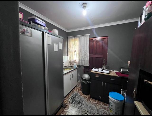 3 BEDROOM HOUSE FOR SALE IN NGWELEZANA